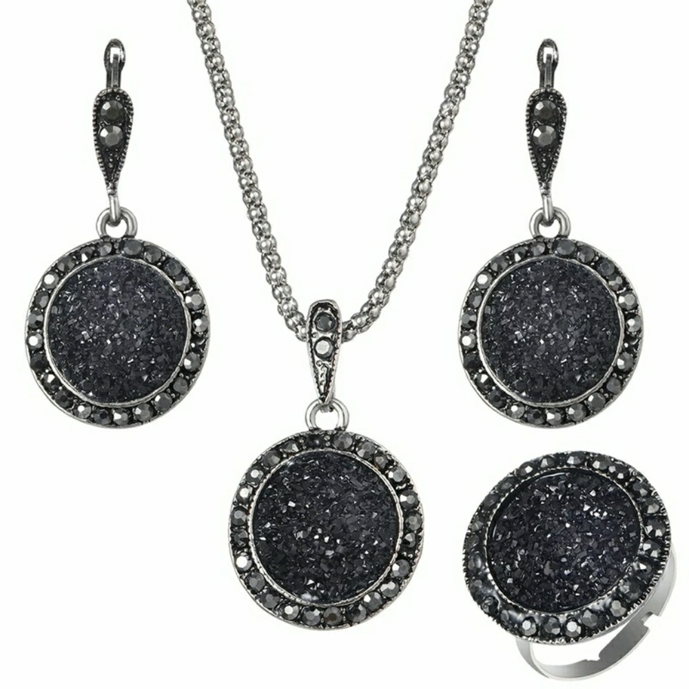 Womens Black Vintage Jewelry Set